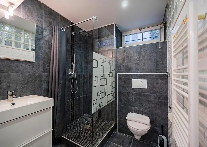 Elegant And Cosy 2/3 - Heart Of